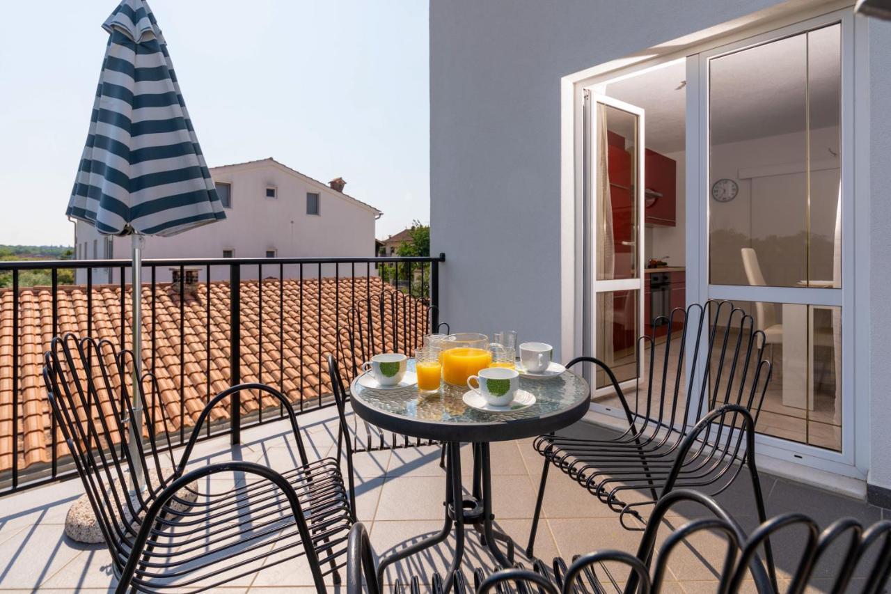 Apartments Oliva ポレッチ エクステリア 写真