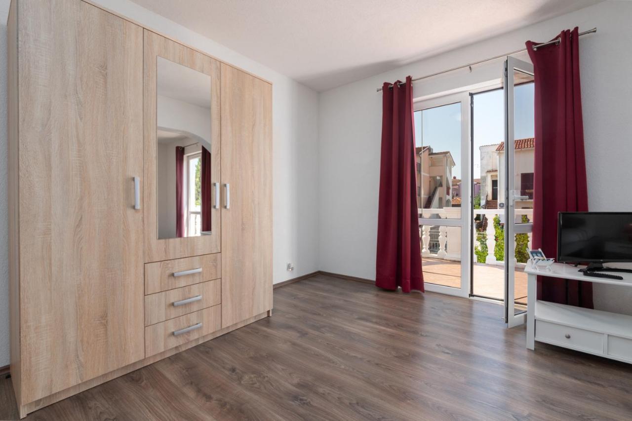 Apartments Oliva ポレッチ エクステリア 写真