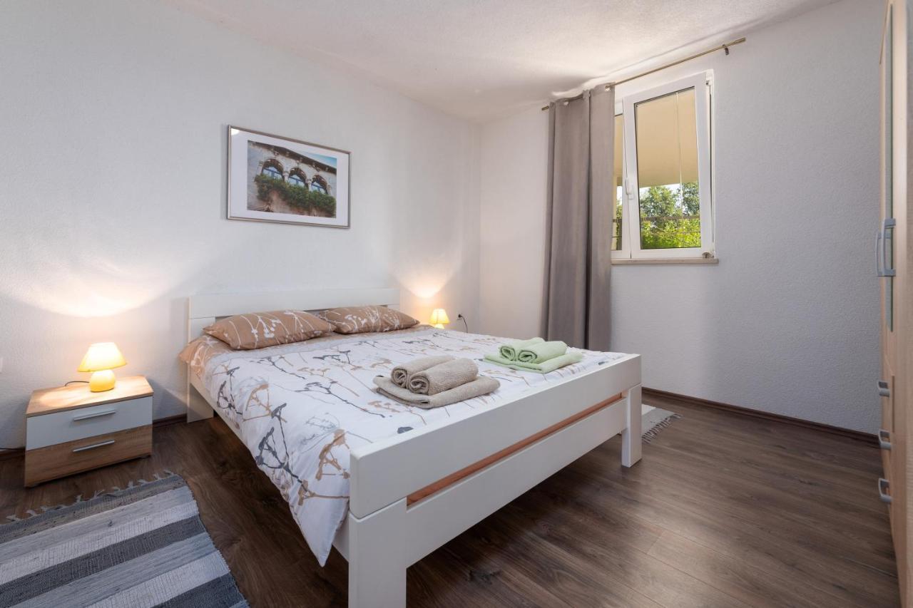 Apartments Oliva ポレッチ エクステリア 写真