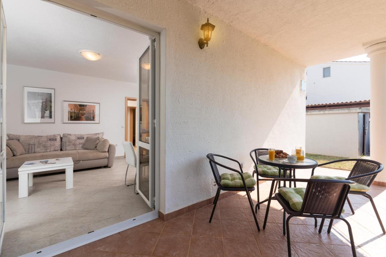 Apartments Oliva ポレッチ エクステリア 写真