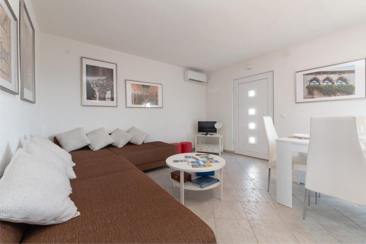 Apartments Oliva ポレッチ エクステリア 写真