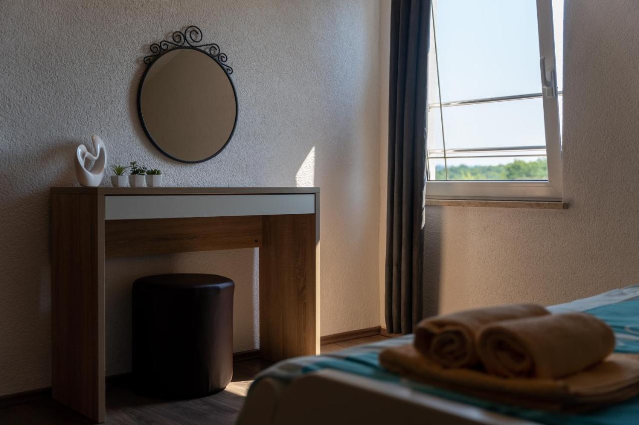 Apartments Oliva ポレッチ エクステリア 写真
